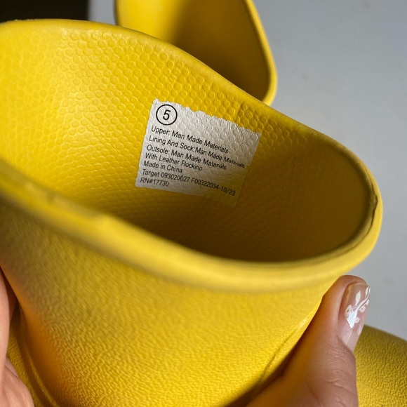 Cat & Jack Bright Yellow Kids Rain Boots toddler size 5 - Picture 4 of 6